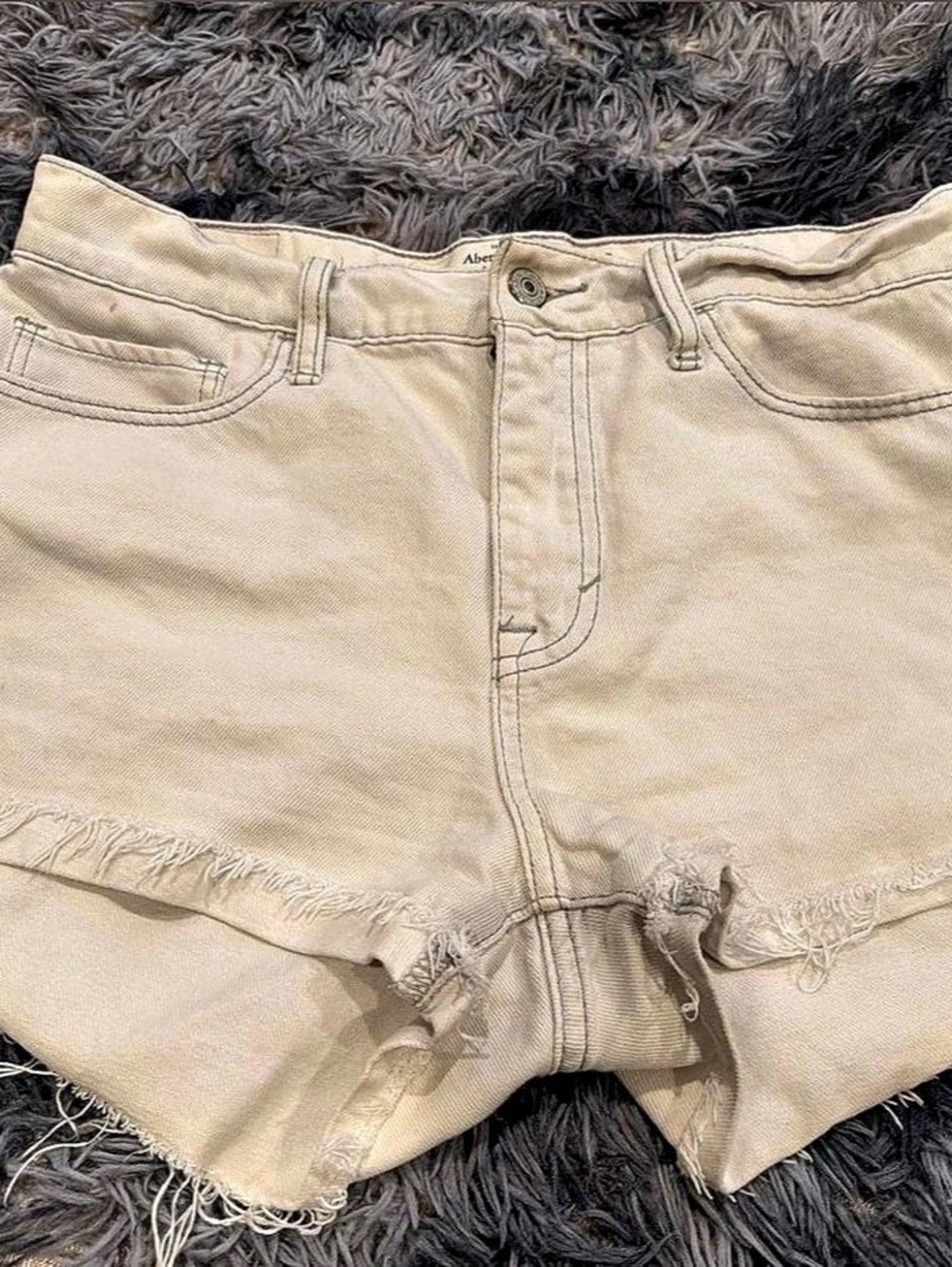 Abercrombie & Fitch High Rise Mom Short Frayed Jean Shorts in Cream Size 6